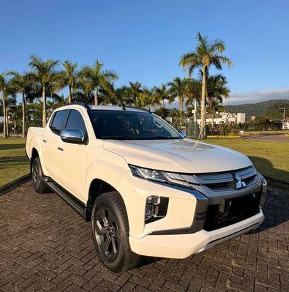 MITSUBISHI TRITON 2.4 BITURBO DIESEL CD HPE 4X4 AUTOMÁTICO MITSUBISHI TRITON 2.4 BITURBO DIESEL CD HPE 4X4 AUTOMÁTICO